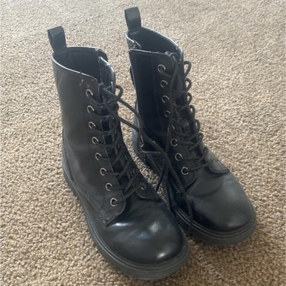 Black Women's Lace-Up Boots